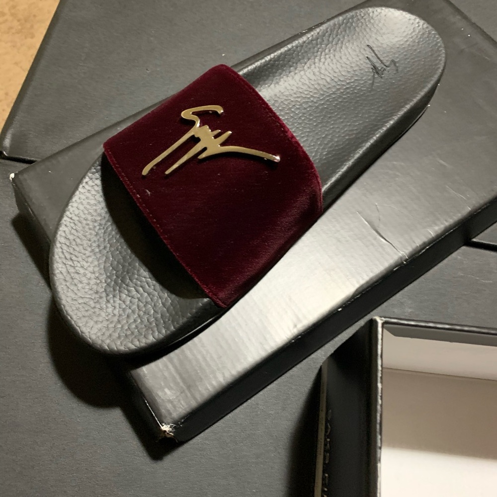 Men Giuseppe slides